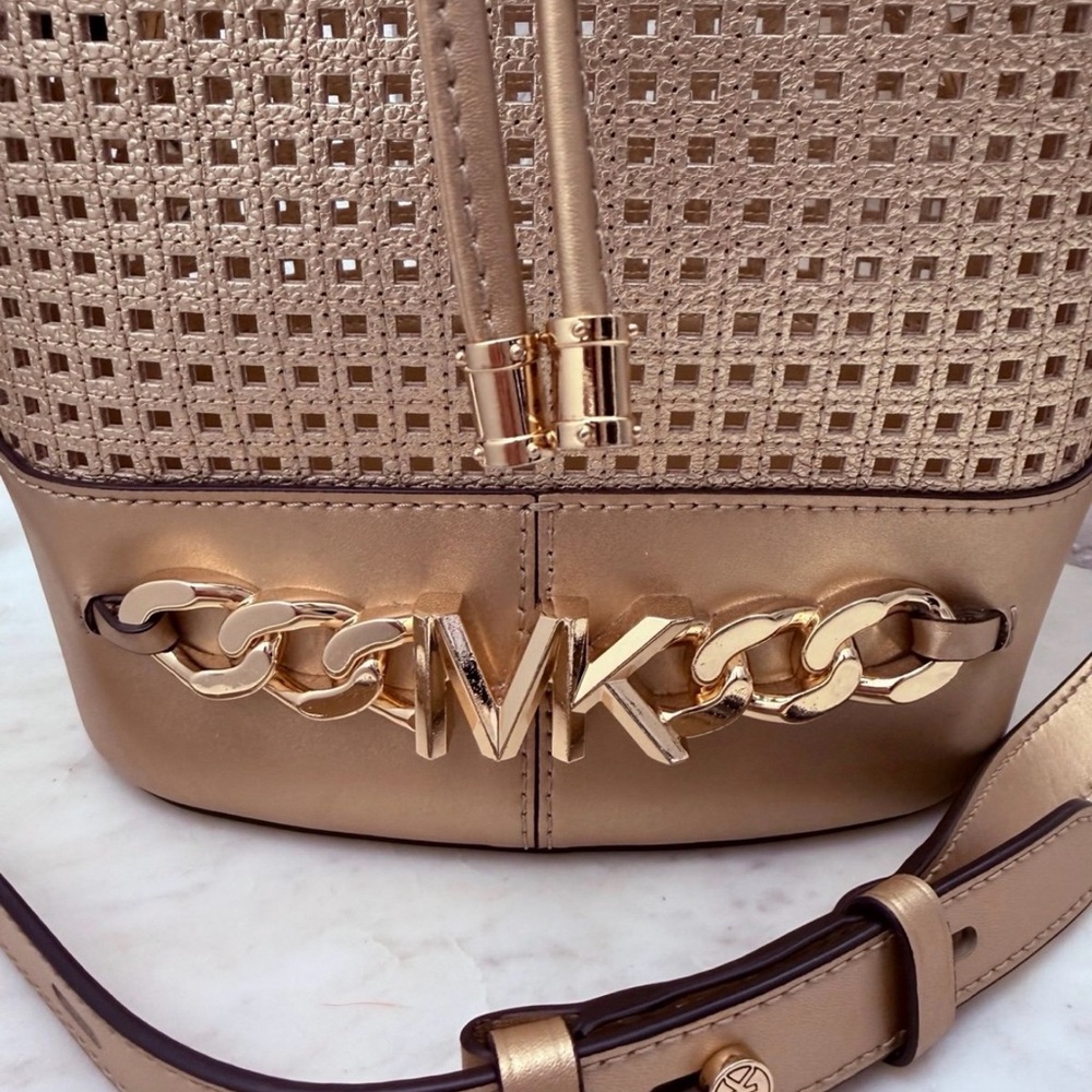 Michael Kors Metallic Gold Shoulder Bag! Dust Bag included! - Picture 3 of 10